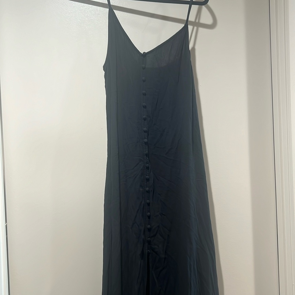 Flowy black long dress with button details in the front!